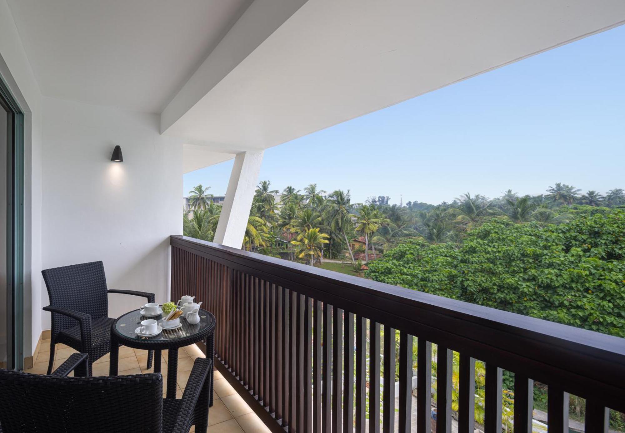 Occidental Eden Beruwala Hotel เบนโตตา ภายนอก รูปภาพ