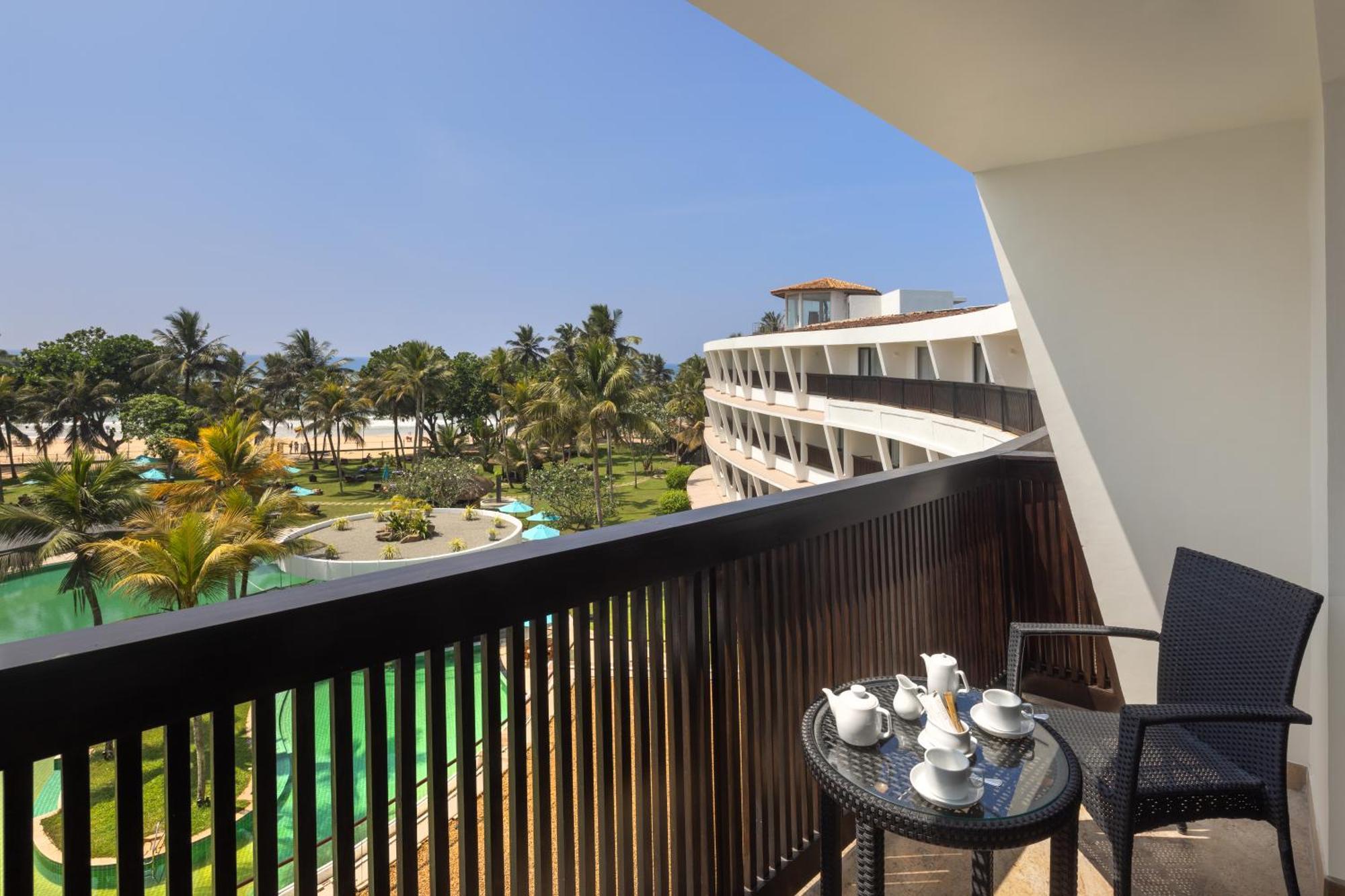 Occidental Eden Beruwala Hotel เบนโตตา ภายนอก รูปภาพ