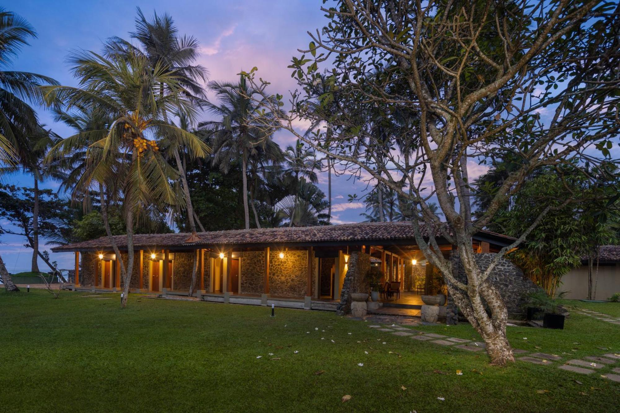 Occidental Eden Beruwala Hotel เบนโตตา ภายนอก รูปภาพ